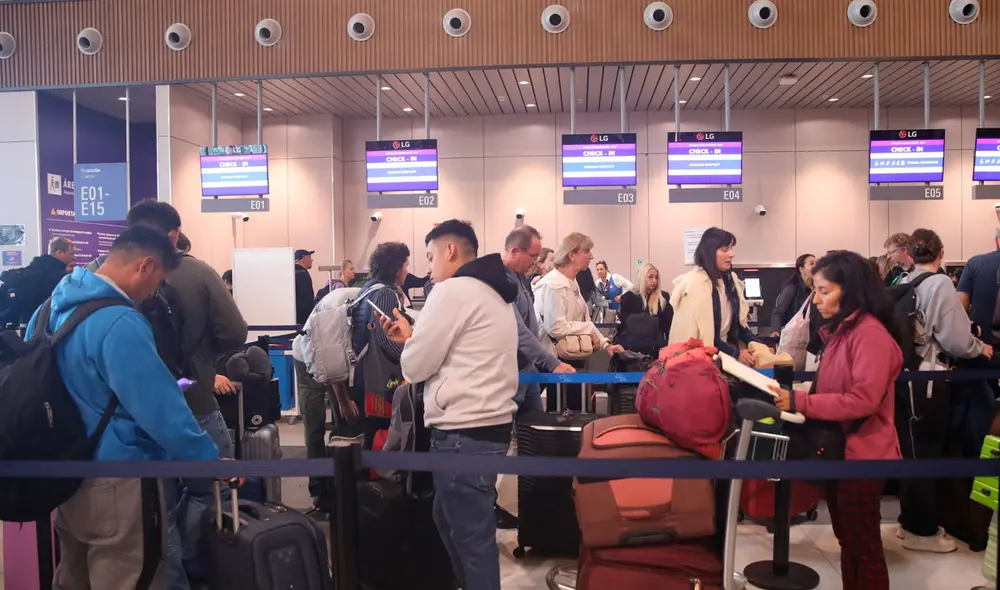 Pasajeros deben realizar control migratorio de forma virtual. Foto: La República