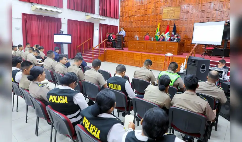 Expertos abordaron temas clave sobre el manejo de detenidos y procedimientos en casos de violencia familiar.