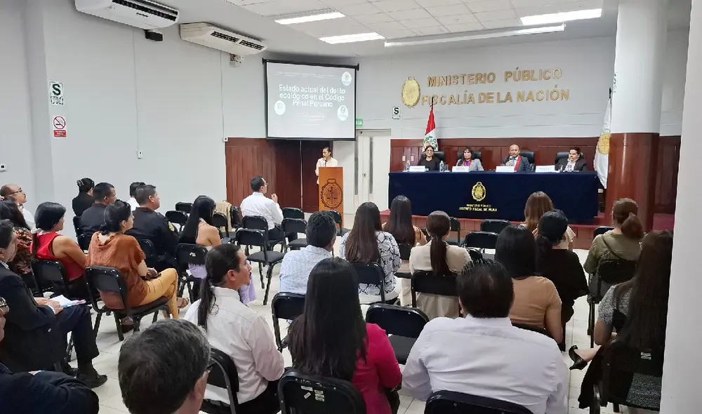 Más de 70 participantes asisten a ponencias sobre delitos ecológicos y colaboración en protección ambiental.