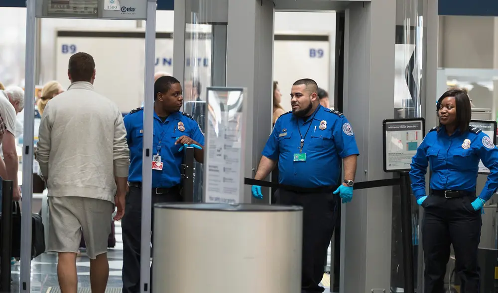 TSA reconoce que no todos los viajeros tendrán la Real ID y acepta otros documentos.