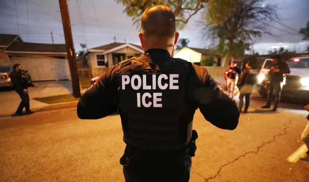 ICE halló armas y rescató a un menor mientras detenía a 72 inmigrantes en Carolina del Sur.