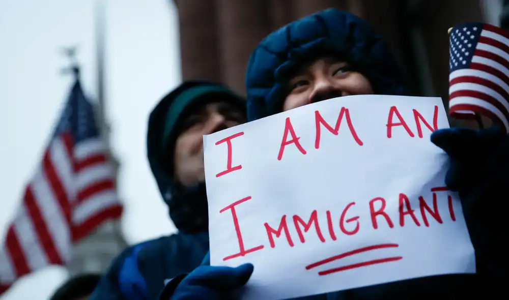 Arrestos de ICE en cortes migratorias generan temor entre indocumentados.