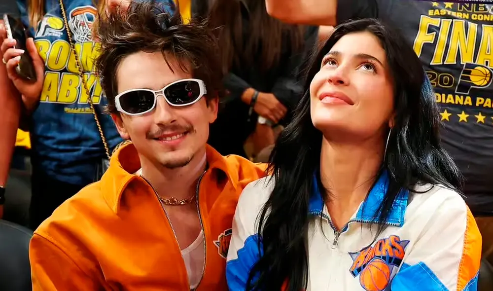 Kylie Jenner y Timothée Chalamet mantienen una relación discreta que rompe con el estilo tradicional de las parejas famosas de Hollywood.