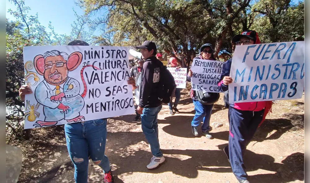Trabajadores realizaron plantón en Sacsayhuamán. Foto: Luis Álvarez, La República Trabajadores realizaron plantón en Sacsayhuamán. Foto: Luis Álvarez, La República