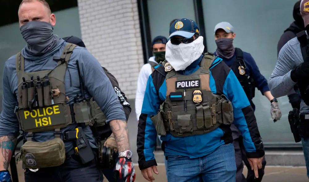Las redadas del ICE manejan un nuevo truco alarmante contra inmigrantes.