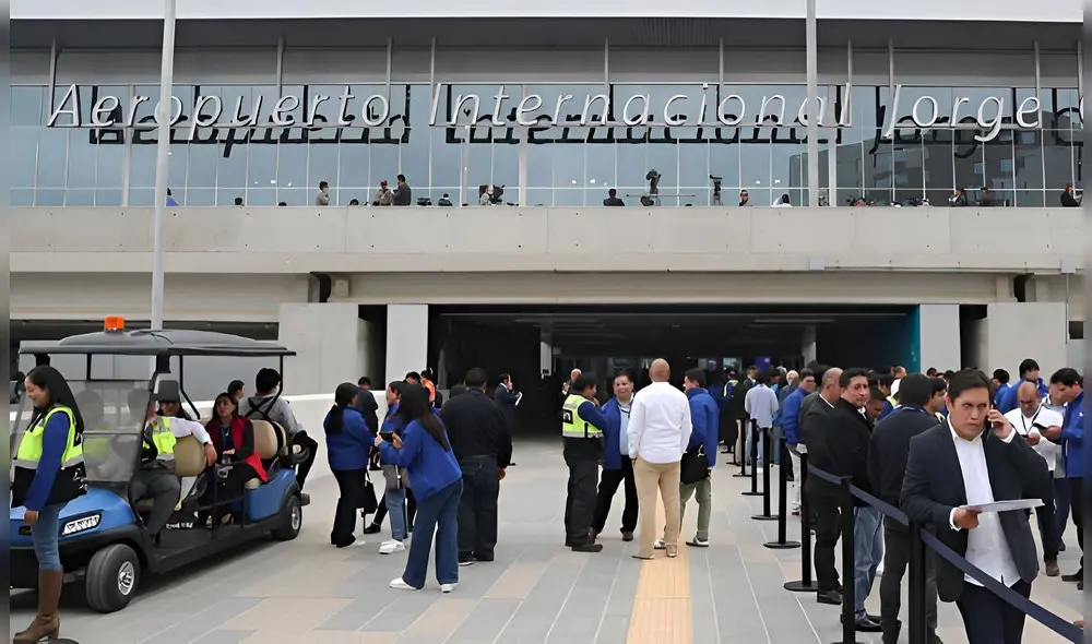 Los usuarios del nuevo Jorge Chávez podrán acelerar control migratorio en aeropuerto. Foto: Composición LR/CDN