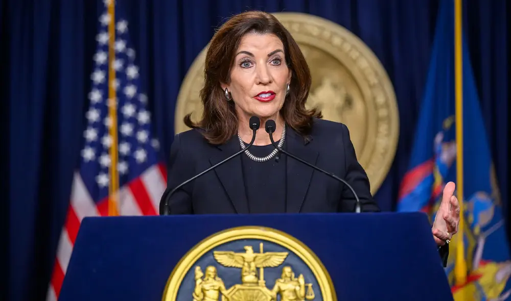 Kathy Hochul confirma que Nueva York cambia los horarios escolares