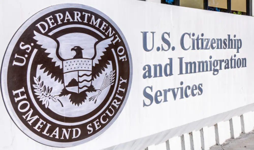 Inmigrantes en Estados Unidos podrían perder su cuenta USCIS por inactividad o fallos.