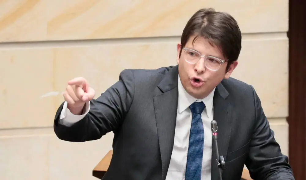 Según testigos, los agresores se acercaron a Miguel Uribe por la espalda y dispararon a corta distancia. Foto: AFP Según testigos, los agresores se acercaron a Miguel Uribe por la espalda y dispararon a corta distancia. Foto: AFP