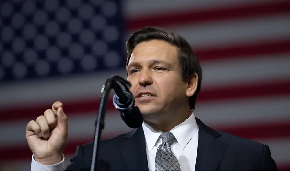 Ron DeSantis firma dos nuevas leyes para Florida. Ron DeSantis firma dos nuevas leyes para Florida.