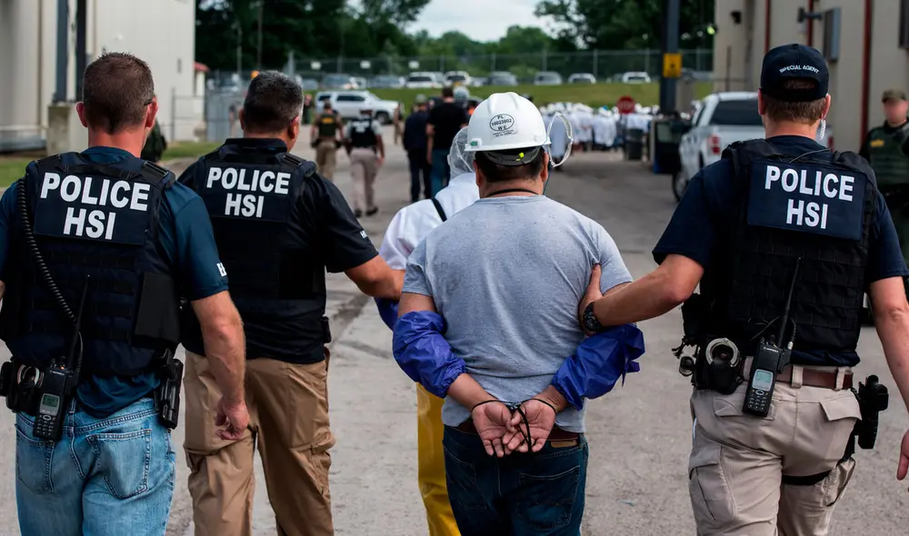 Nuevas estrategias empleadas por ICE y DHS permitirán invadir casa de inmigrantes sin orden judicial. Nuevas estrategias empleadas por ICE y DHS permitirán invadir casa de inmigrantes sin orden judicial.