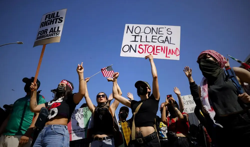 Las manifestaciones contra las políticas migratorias del gobierno de Trump se intensifican en EE. UU., impulsadas por redadas de ICE y el despliegue de tropas en Los Ángeles.