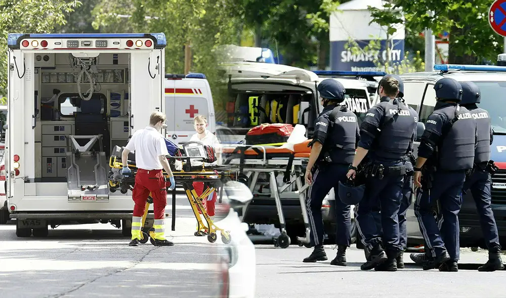 Un exalumno armado con una escopeta y una pistola abrió fuego dentro del instituto BORG, en Graz, Austria. Foto: composición LR/AFP