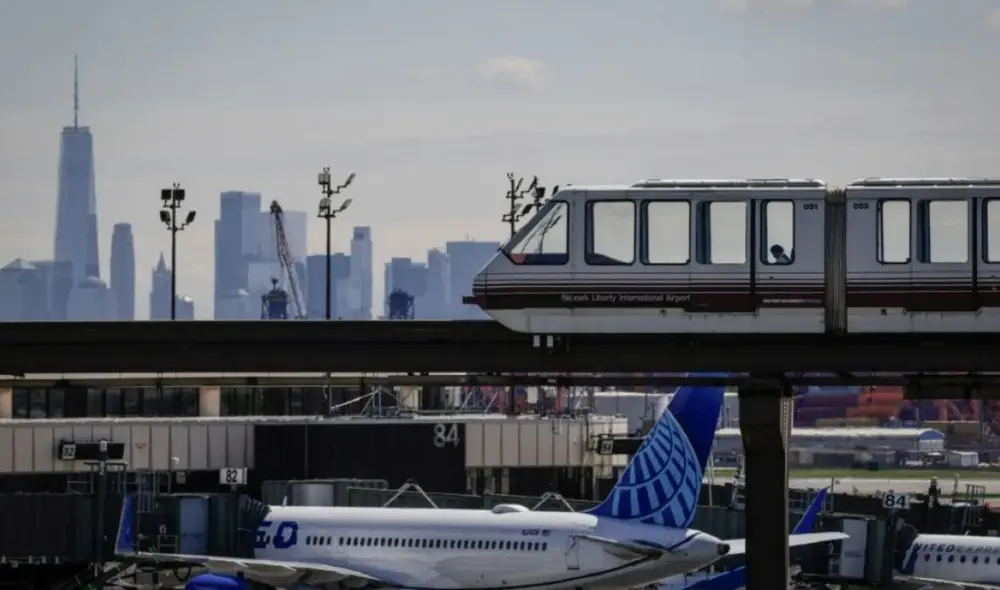 FAA implementa soluciones tecnológicas y mejora infraestructura para reducir retrasos en Newark. FAA implementa soluciones tecnológicas y mejora infraestructura para reducir retrasos en Newark.