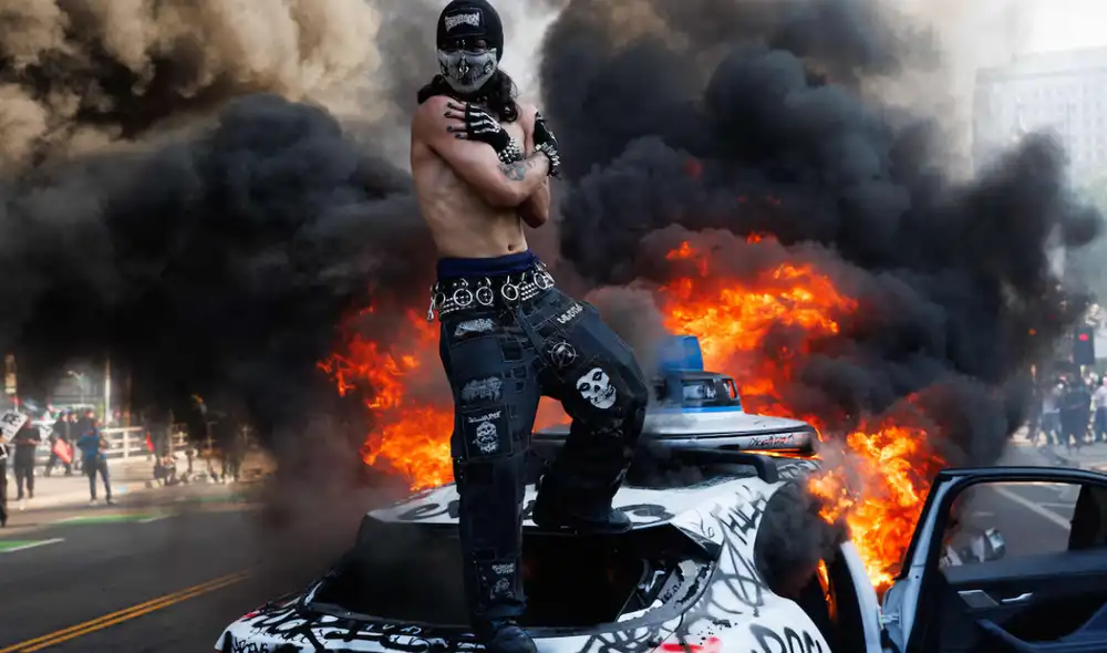 Taxis autónomos Waymo limitan su servicio ante aumento de las protestas contra redadas de ICE.