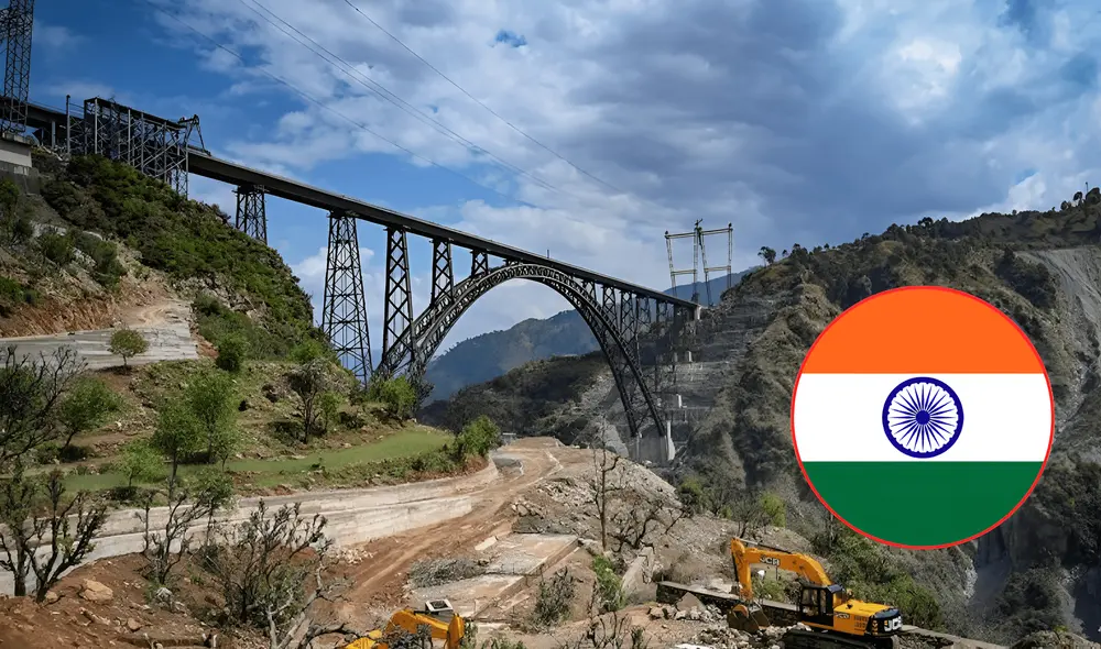 El Puente Ferroviario del Chenab, ubicado entre Kauri y Bakkal en el distrito Reasi de Jammu y Cachemira (India), es un hito monumental en la ingeniería civil. Foto: composición LR/CNN en Español/Wikipedia