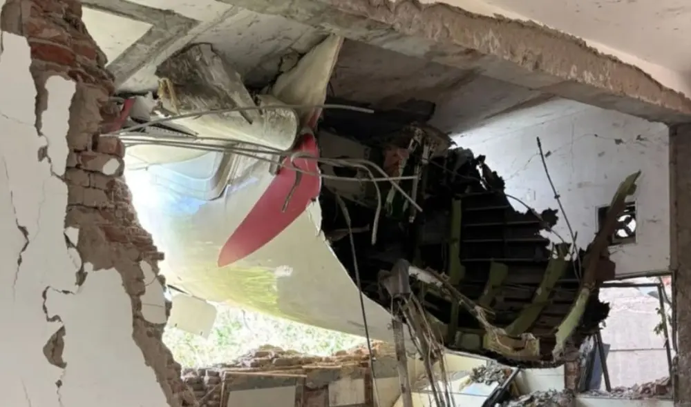 El accidente, el primero registrado en un Boeing 787, ha dejado al menos 260 muertos en el avión y en tierra. Foto: Difusión