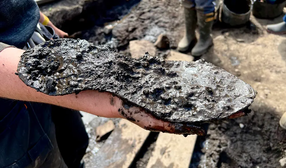 Una gran suela de cuero fue descubierta en un antiguo fuerte romano al norte de Inglaterra. Foto: Vindolanda Trust