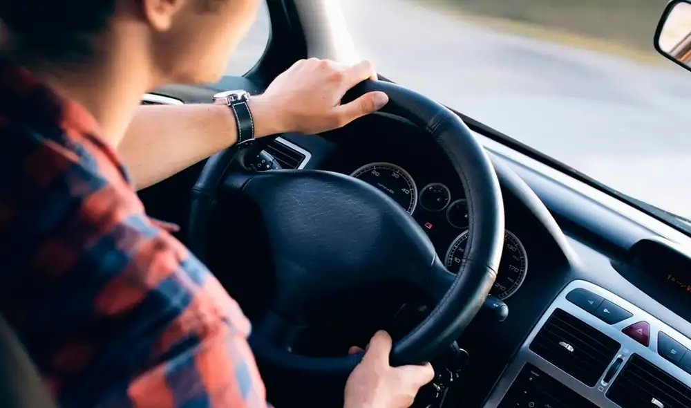 En Estados Unidos, los conductores deben regular la velocidad en ciertos estados. En Estados Unidos, los conductores deben regular la velocidad en ciertos estados.