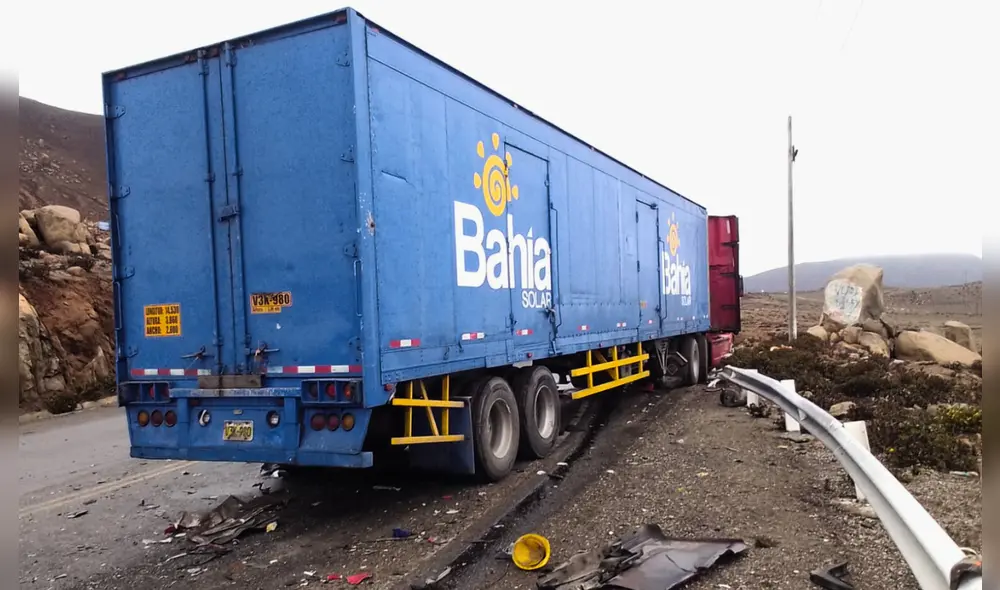 Arequipa: triple choque de tráileres en Atiquipa, Caravelí. Foto: Mirelia Quispe / La República