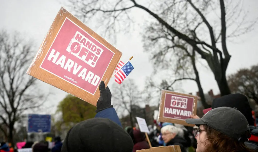 Los precios más bajos y la oferta de becas en España atraen a jóvenes que buscan una educación de calidad. Foto: AP Los precios más bajos y la oferta de becas en España atraen a jóvenes que buscan una educación de calidad. Foto: AP