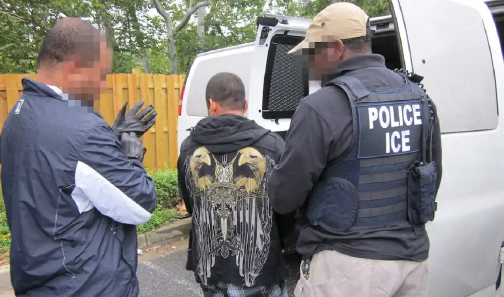 Agentes de ICE detuvieron a inmigrante adolescente hondureño en Florida.