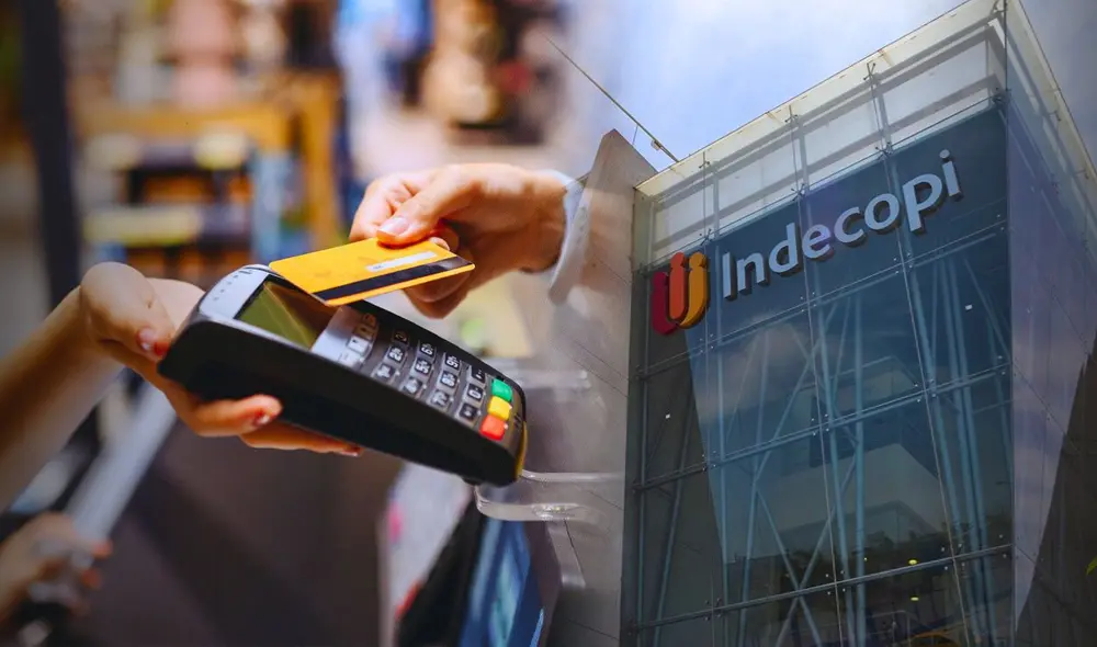 ¿Te cobran 5% extra cuando pagas con tarjeta en Perú?  Indecopi responde si es una práctica legal y cuándo puedes denunciarla. Foto: composición LR/Gob