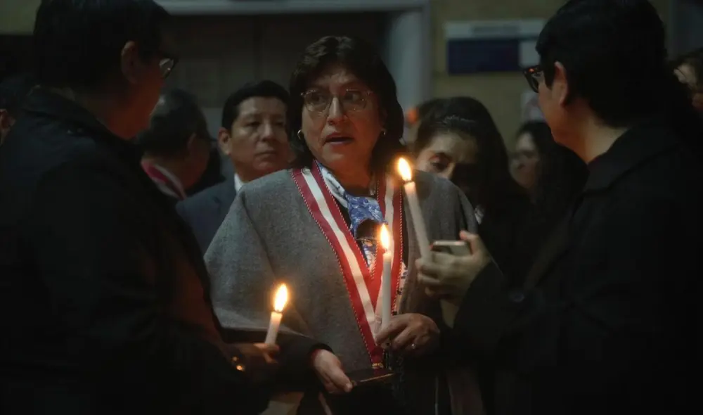 La fiscal de la Nación permaneció en una vigilia en señal de protesta | Créditos: John Reyes / URPI - LR