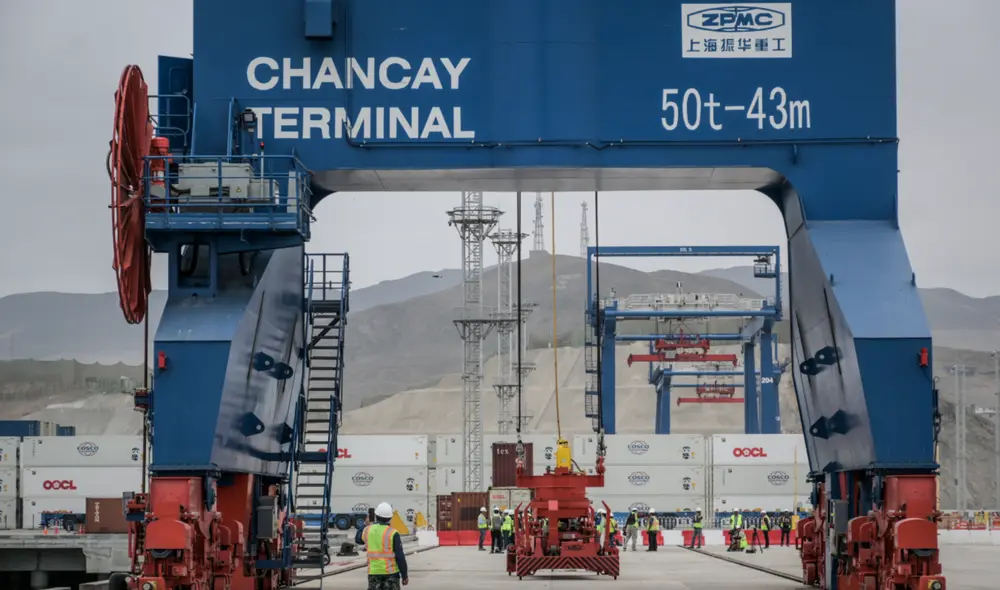 Es el primer puerto inteligente y automatizado de Sudamérica, operado por Cosco Shipping Ports (60 %) y Volcan Mining (40 %).