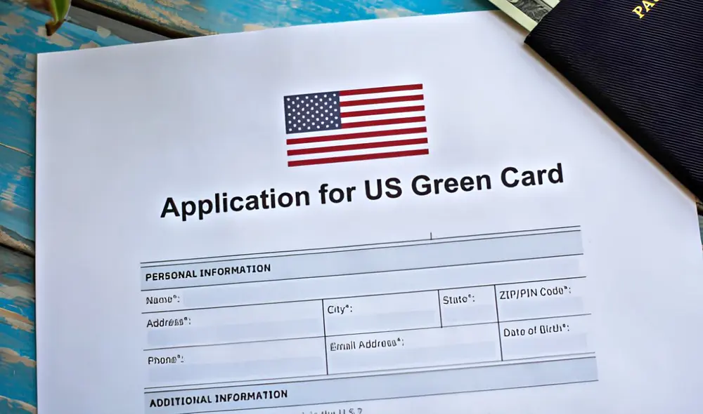 El USCIS anunció un nuevo requisito para quienes desean aplicar a la Green Card en 2025.