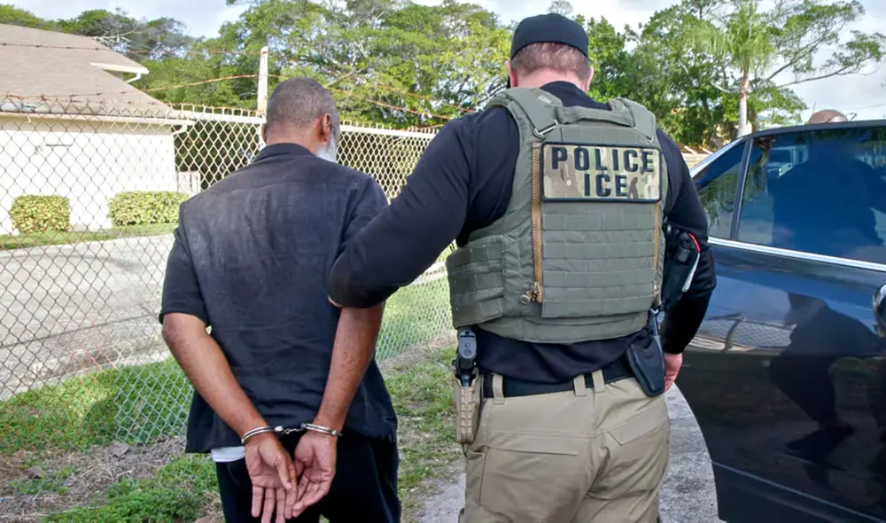 Inmigrantes con Green Card no están exentos de las deportaciones de ICE.