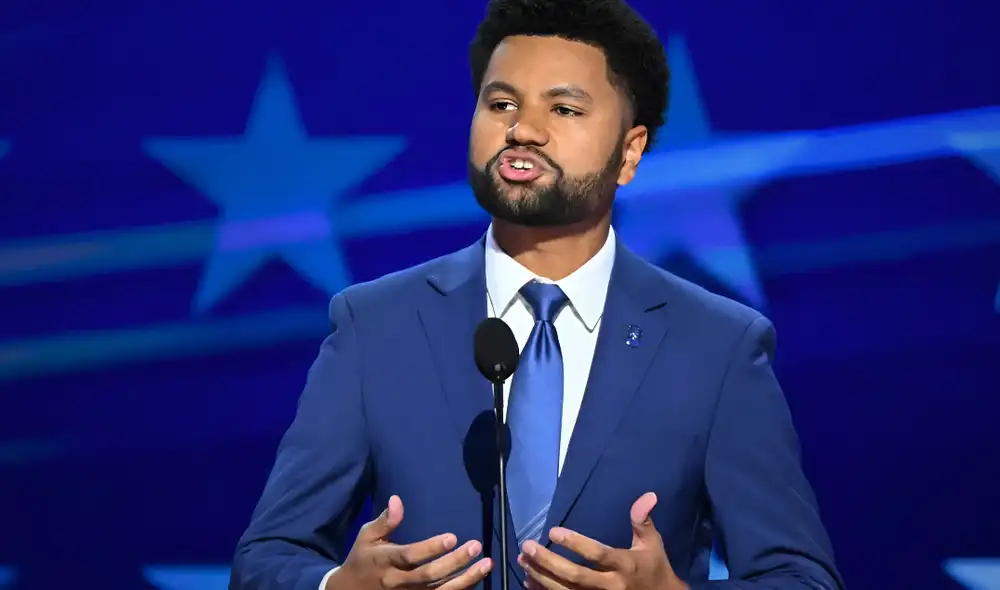 Maxwell Frost, congresista demócrata de Florida, afirma que "ser indocumentado en EE. UU. no es un delito", generando controversia entre colegas republicanos. Maxwell Frost, congresista demócrata de Florida, afirma que "ser indocumentado en EE. UU. no es un delito", generando controversia entre colegas republicanos.