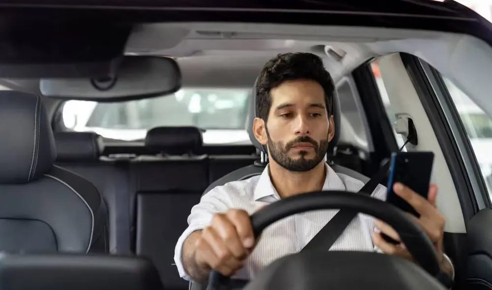 El empresario español demandó al DGT por presentar pruebas insuficientes del delito y aseguró librarse de la multa. Foto: composición LR/ Semana