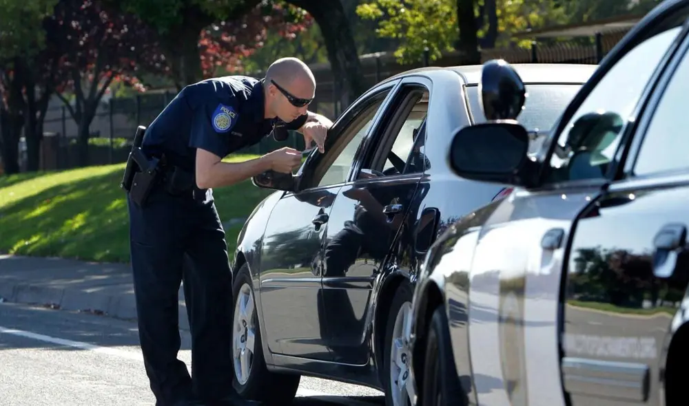 Ley de tránsito de Texas sanciona severamente la conducción bajo la influencia de alcohol o drogas.