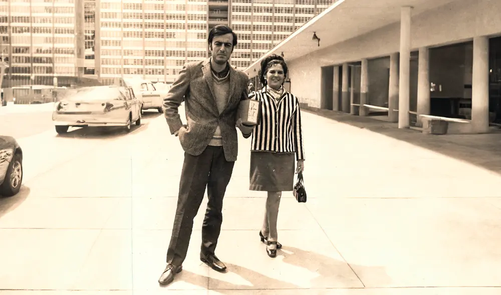 El poeta y su madre. Guillermo Chirinos Cúneo con Aída Cúneo Navach. Fue ella la que propició la publicación del poemario Idiota del Apocalipsis (1967). Foto: Archivo Guillermo Chirinos Cúneo. Cortesía: JCY El poeta y su madre. Guillermo Chirinos Cúneo con Aída Cúneo Navach. Fue ella la que propició la publicación del poemario Idiota del Apocalipsis (1967). Foto: Archivo Guillermo Chirinos Cúneo. Cortesía: JCY