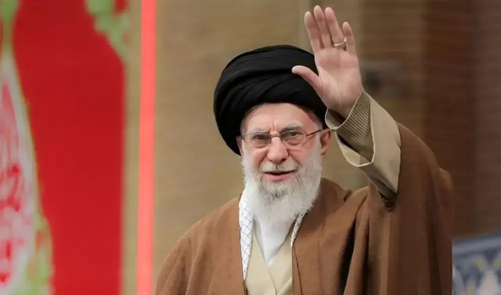 Alí Jameneí advirtió daños irreparables si EE.UU. interviene en la guerra.