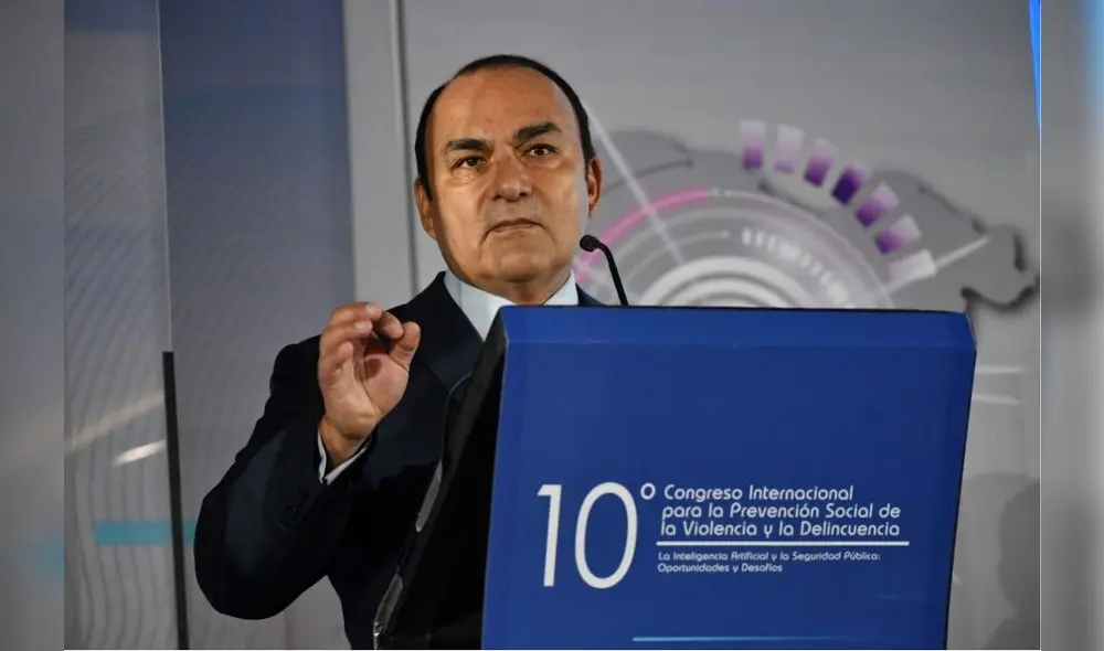 Gino Ríos Patio pretende desconocer la Constitución, la ley y el derecho Gino Ríos Patio pretende desconocer la Constitución, la ley y el derecho