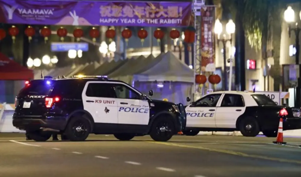 Policía de Los Ángeles busca a mujer esposada que huyó en su patrulla Policía de Los Ángeles busca a mujer esposada que huyó en su patrulla