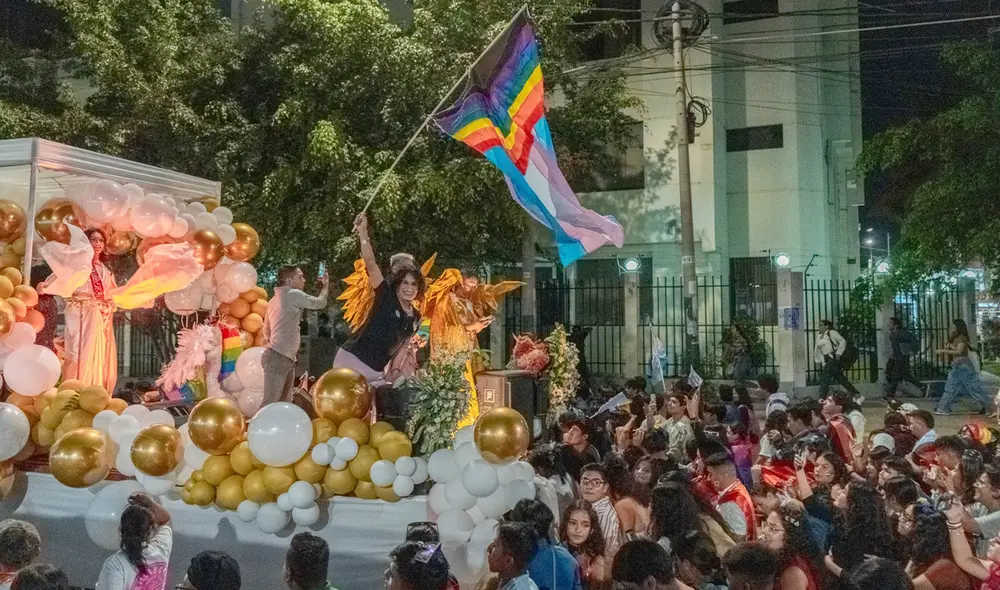 El estudio también aborda la represión social que padecen los miembros de la comunidad desde instituciones estatales.