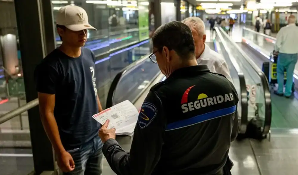 El aeropuerto Adolfo Suárez Madrid-Barajas recibió más de 66 millones de pasajeros en 2024, destacando la llegada de más de 48,5 millones de viajeros internacionales. Foto: EFE