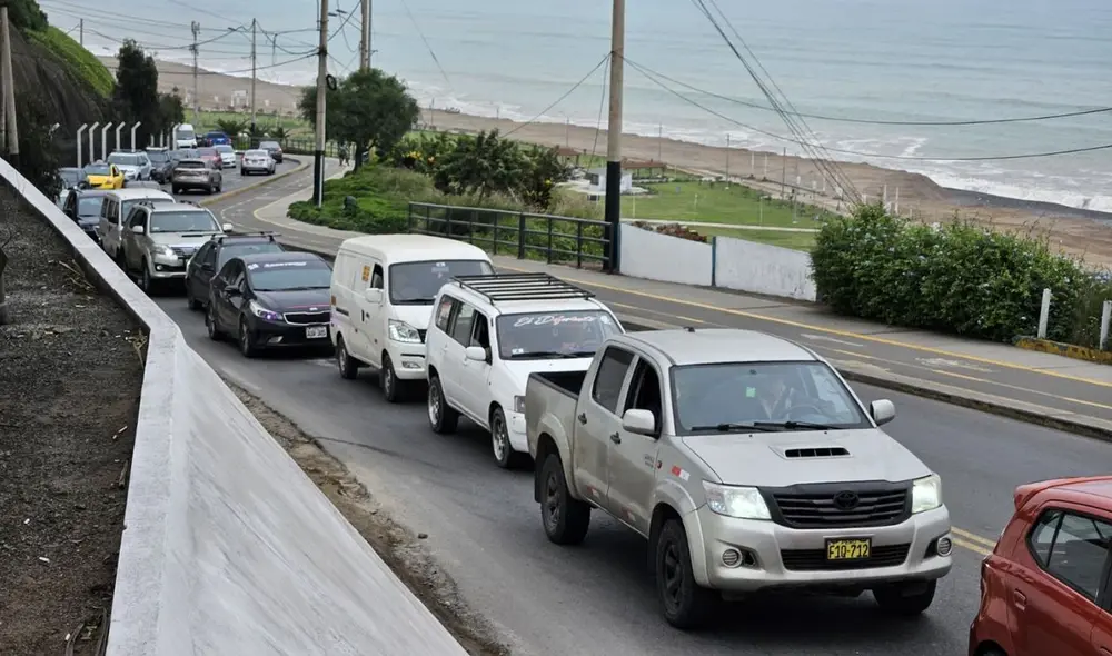Derrumbe en acantilado de la Costa Verde provoca cierre temporal de vía en Magdalena del Mar
