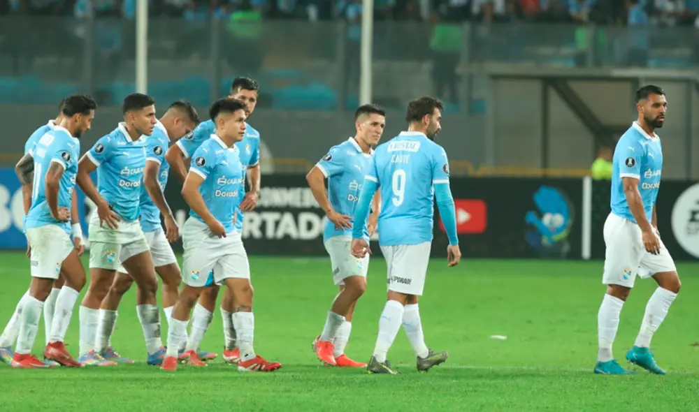 Francp Romero (derecha) no seguirá en Sporting Cristal luego de poco menos de un año. Foto: Carlos Félix/GLR