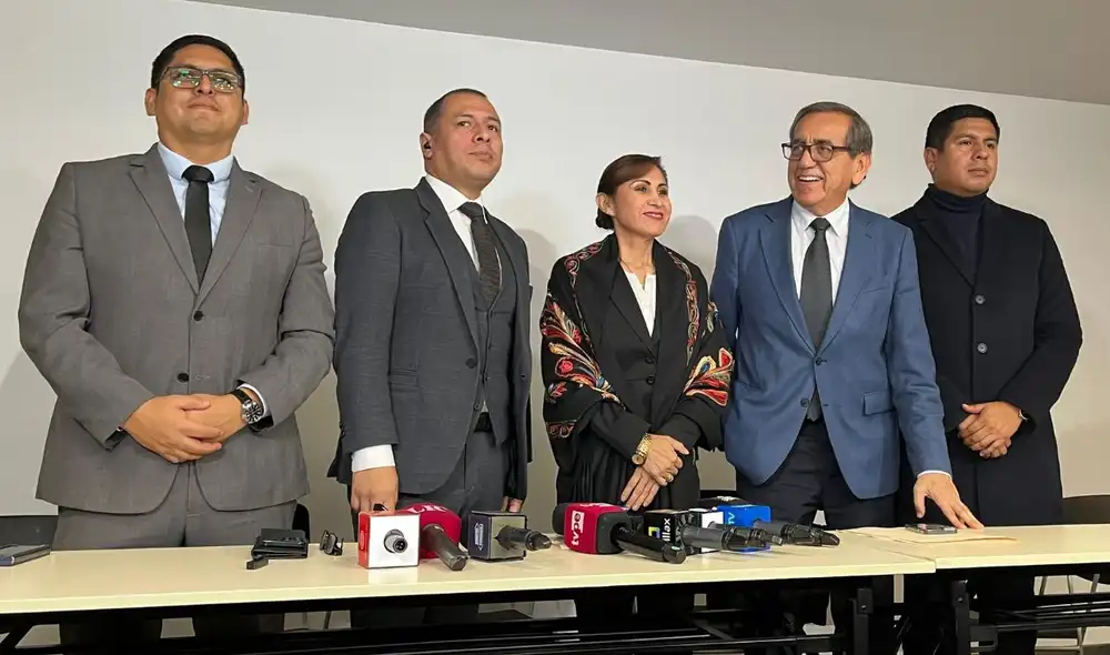 Patricia Benavides apunto contra Delia Espinoza junto a sus abogados | Foto: Kevinn García / URPI-LR