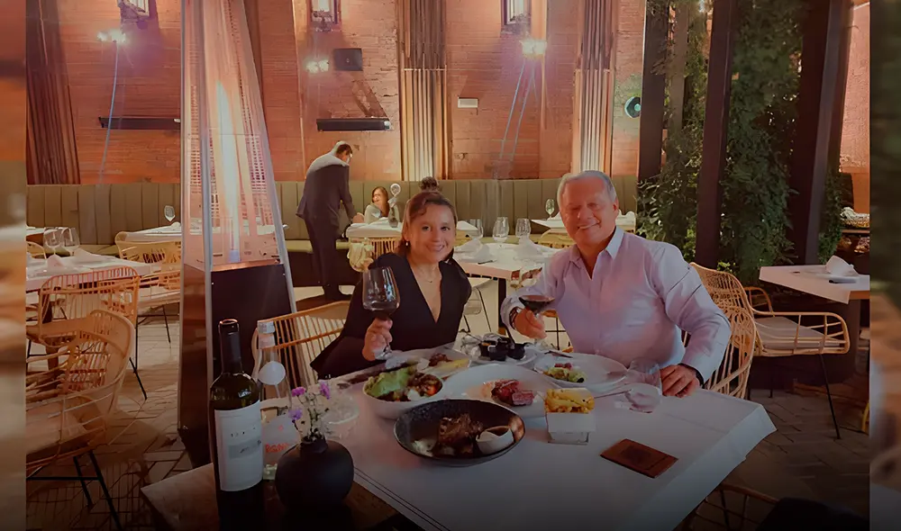 La gerente de Industrias Argüelles, Karen Pasco, con su exesposo, Edgar Romero, en el restaurante de parrillas La Cuadra de Salvador, el 30 de mayo de 2023. Foto: difusión