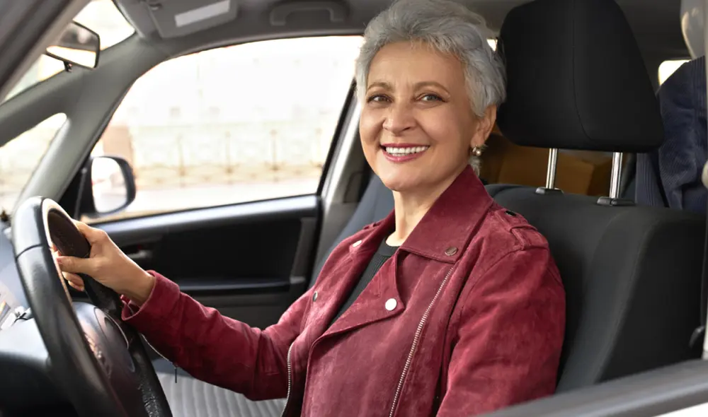 Adultos mayores en EE.UU. deberán cumplir con nuevos requisitos para renovar su licencia de conducir.
