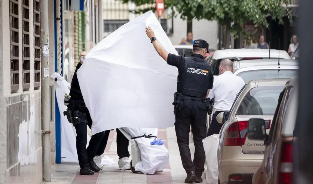 Los vecinos alertaron a emergencias tras escuchar gritos. El agresor no tenía previas denuncias de violencia. Foto: EP