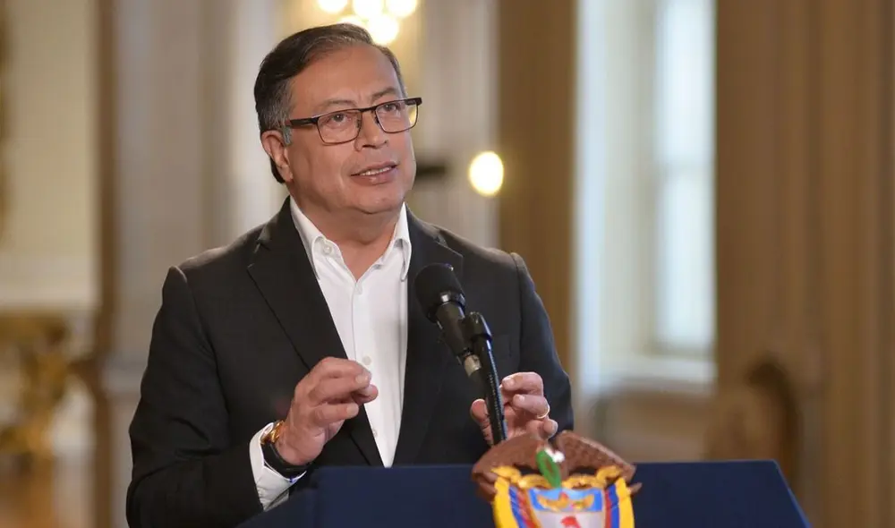 Gustavo Petro durante su declaración oficial en la que acusa a Álvaro Leyva de conspiración y pide a EE.UU. investigar sus vínculos.Foto: EFE Gustavo Petro durante su declaración oficial en la que acusa a Álvaro Leyva de conspiración y pide a EE.UU. investigar sus vínculos.Foto: EFE