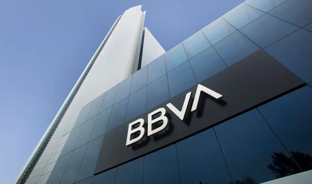 La organización criminal, que operaba con información falsa, logró créditos por más de S/180 millones mediante empresas fachada y complicidad de exfuncionarios del banco. Foto: BBVA