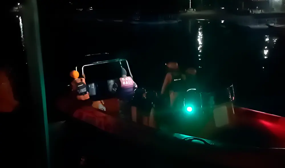 El accidente de un ferry en Indonesia dejó al menos 4 muertos y 38 desaparecidos. El accidente de un ferry en Indonesia dejó al menos 4 muertos y 38 desaparecidos.