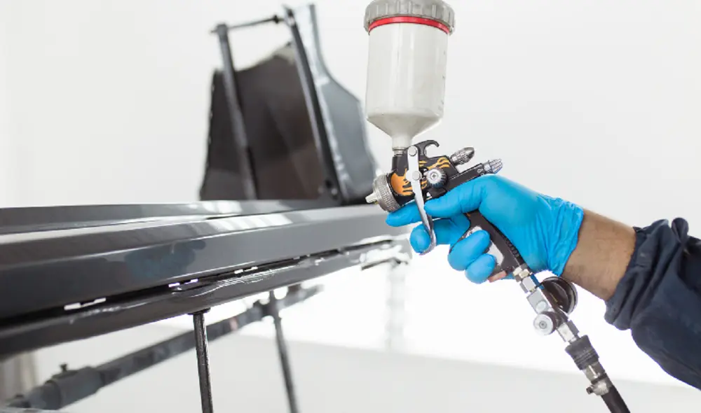 Mantener la pintura de tu auto en buen estado es esencial para la protección del vehículo.